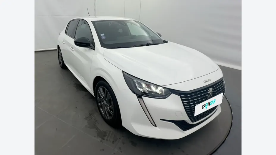 PEUGEOT 208 -