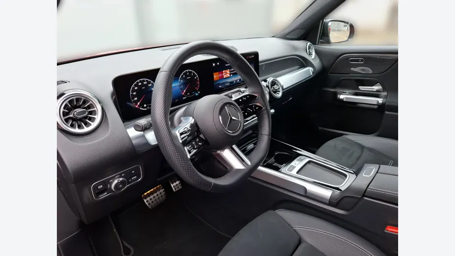 MERCEDES-BENZ GLB GLB 200 mHEV AMG Line 7G-DCT