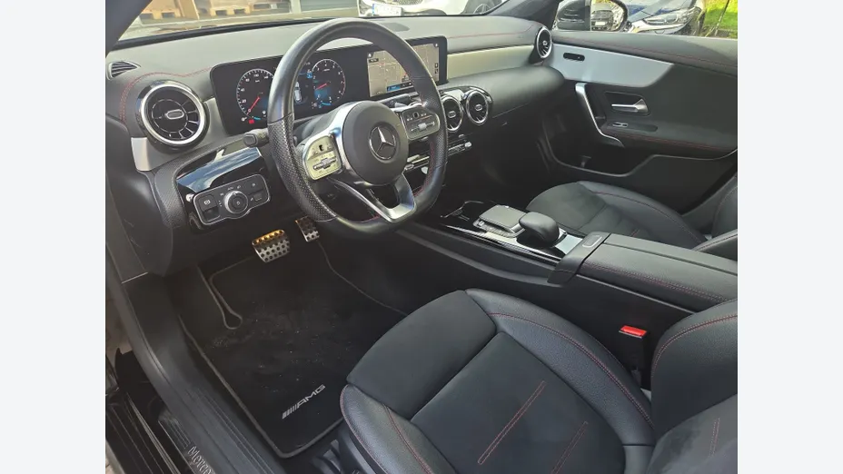 MERCEDES-BENZ CLA CLA 180 7G-DCT