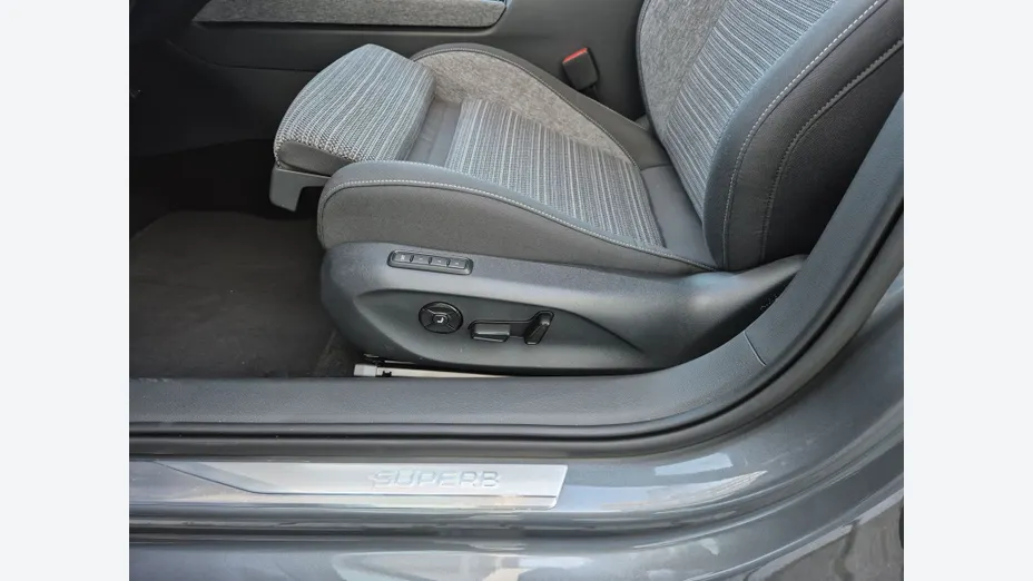 SKODA Superb Superb 2.0 TDI SCR Drive DSG Nowy