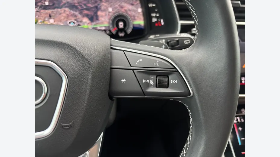 AUDI Q8 -