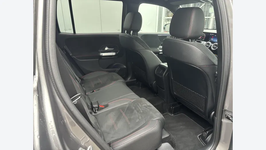MERCEDES-BENZ GLB GLB 200 mHEV AMG Line 7G-DCT