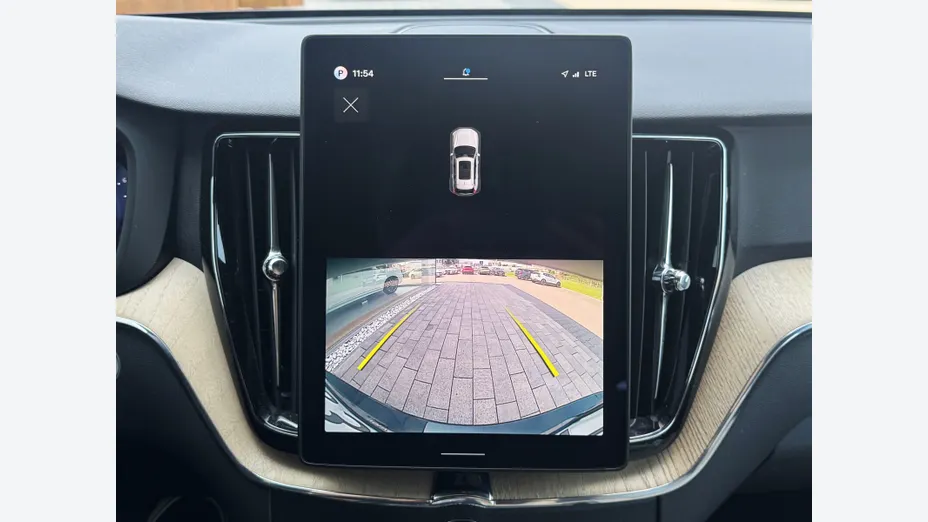VOLVO XC60 XC60 B5 B AWD Plus Dark aut