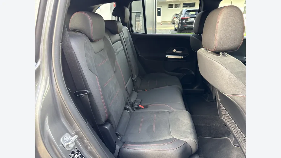 MERCEDES-BENZ GLB GLB 200 mHEV AMG Line 7G-DCT