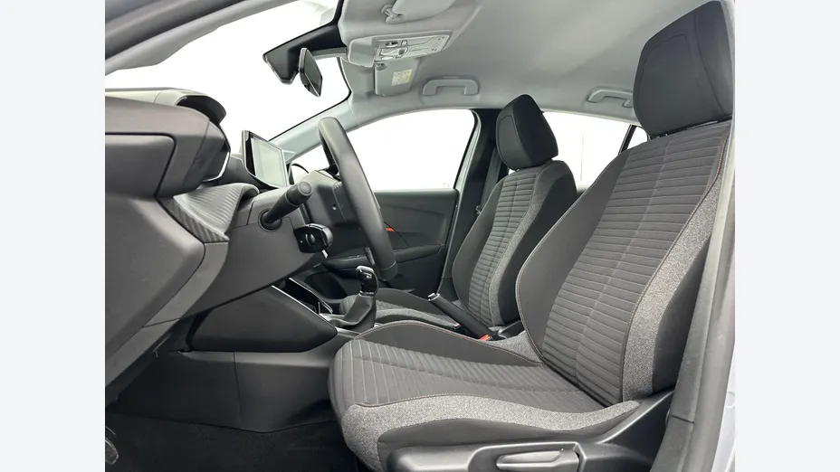 PEUGEOT 208 -