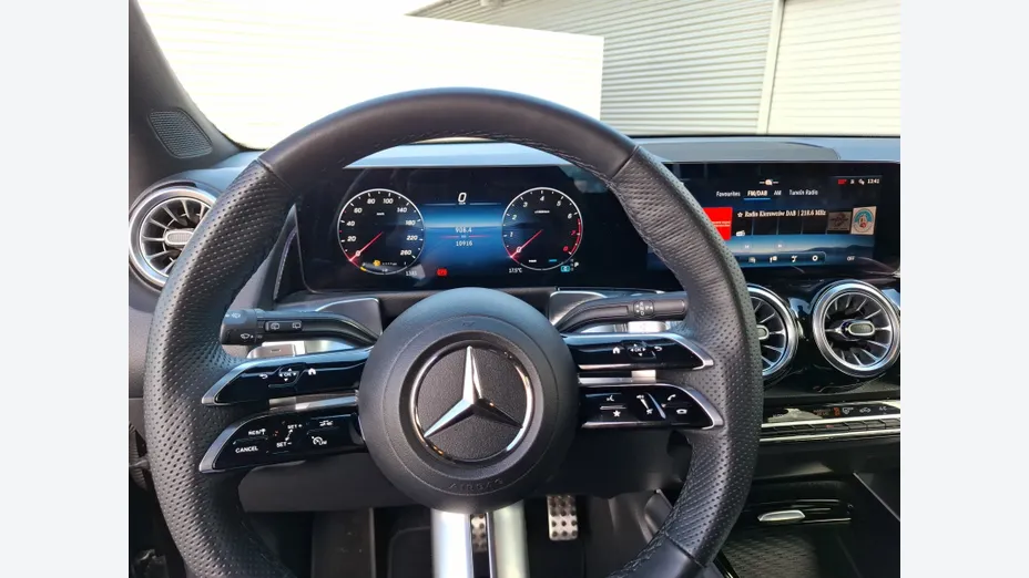 MERCEDES-BENZ GLB GLB 200 mHEV AMG Line 7G-DCT