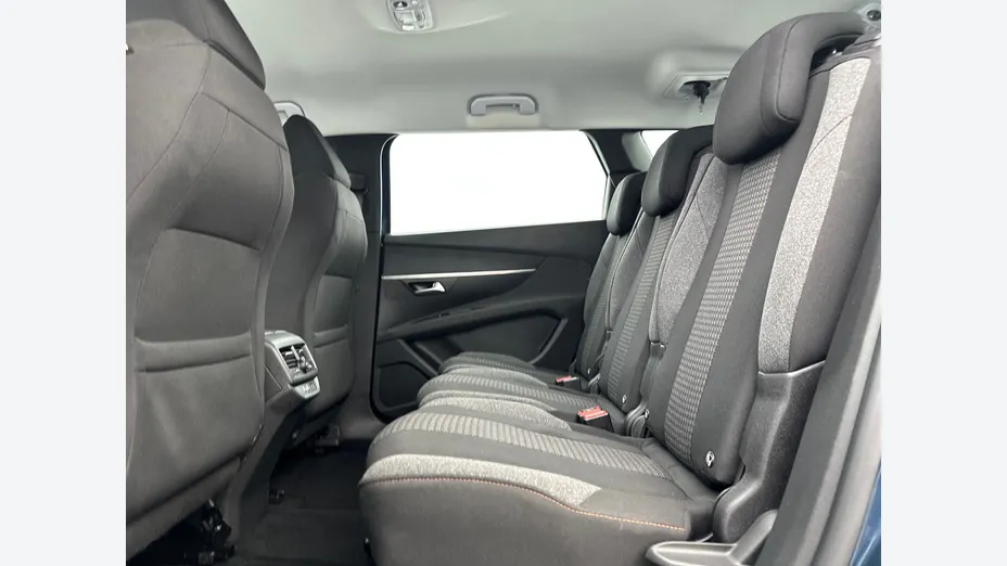 PEUGEOT 5008 -