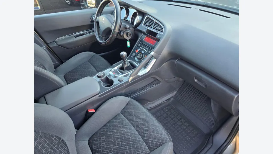 PEUGEOT 3008 3008 1.6 HDi Active