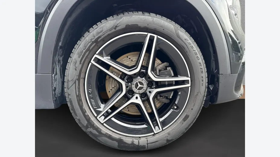 MERCEDES-BENZ GLB GLB 220 d 4-Matic AMG Line 8G-DCT