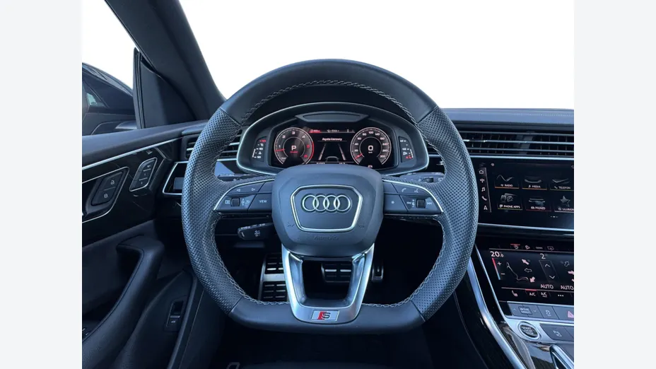 AUDI Q8 -