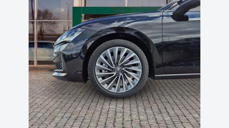 SKODA Superb -
