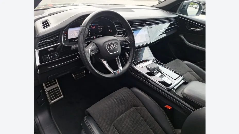 AUDI SQ8 -
