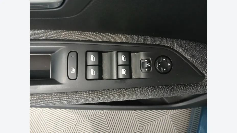 PEUGEOT 3008 -