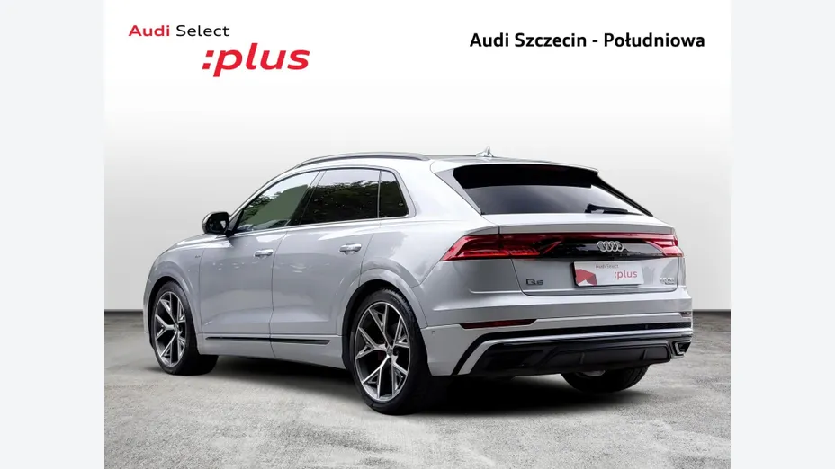 AUDI Q8 -