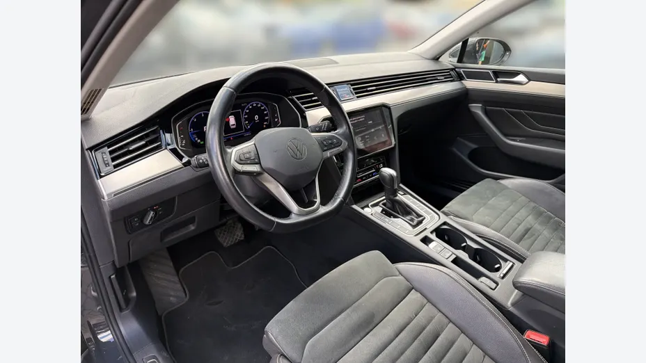 VOLKSWAGEN Passat -