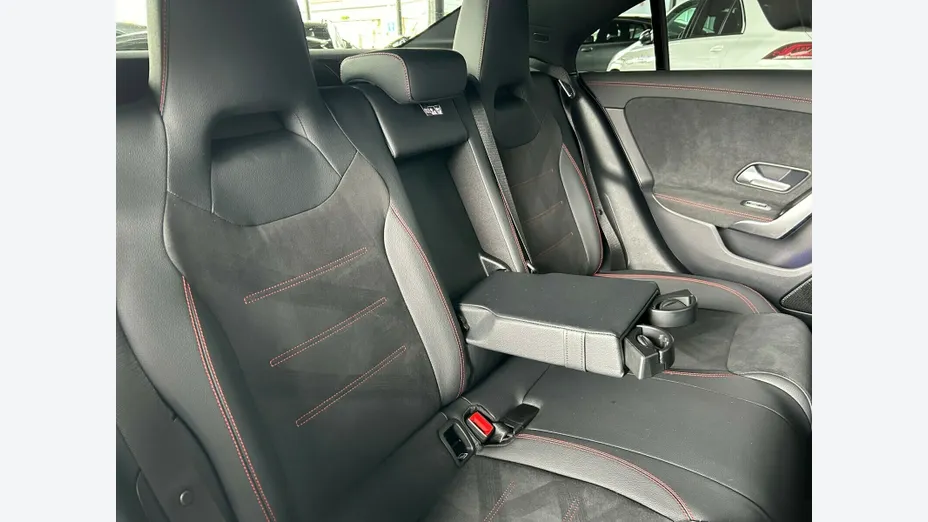 MERCEDES-BENZ CLA CLA 200 AMG Line 7G-DCT