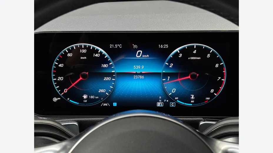 MERCEDES-BENZ GLB GLB 200 AMG Line 7G-DCT