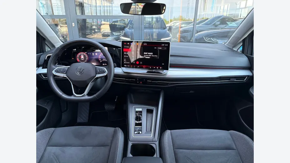 VOLKSWAGEN Golf -