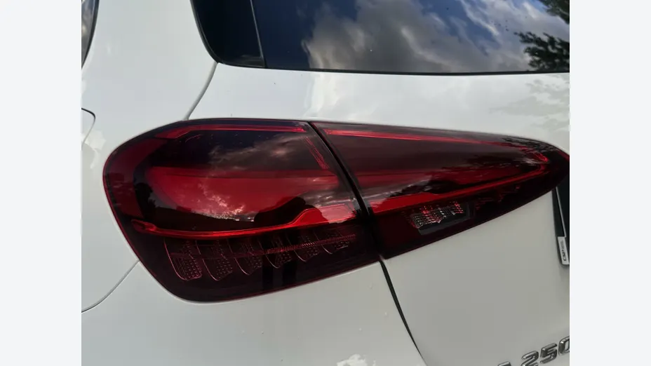 MERCEDES-BENZ A Klasa A 250 e PHEV AMG Line 8G-DCT