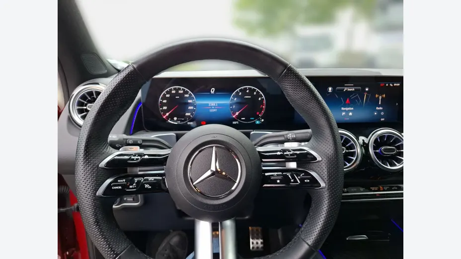 MERCEDES-BENZ GLB GLB 200 mHEV AMG Line 7G-DCT