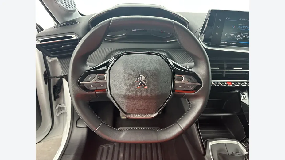 PEUGEOT 208 -