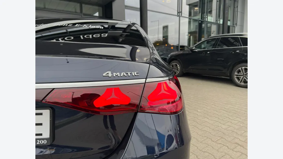 MERCEDES-BENZ E Klasa E 220 d mHEV 4-Matic AMG 9G-Tronic