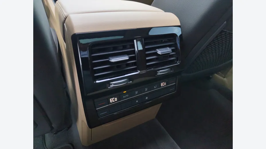 VOLKSWAGEN Touareg -