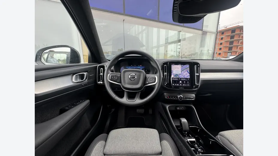 VOLVO XC40 XC40 B3 Plus Dark aut