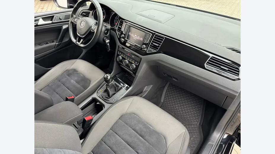 VOLKSWAGEN Golf Sportsvan -