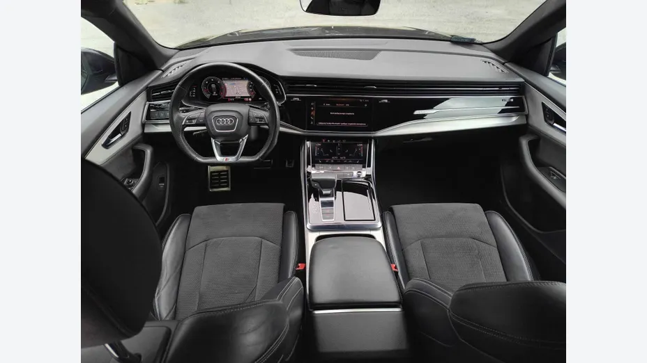 AUDI Q8 -