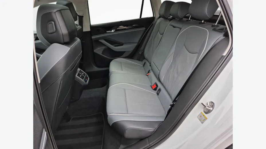 VOLKSWAGEN Passat -