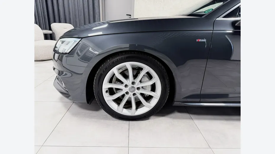 AUDI A4 -