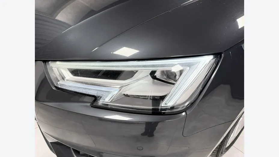 AUDI A4 -
