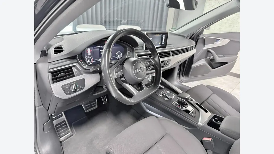 AUDI A4 -