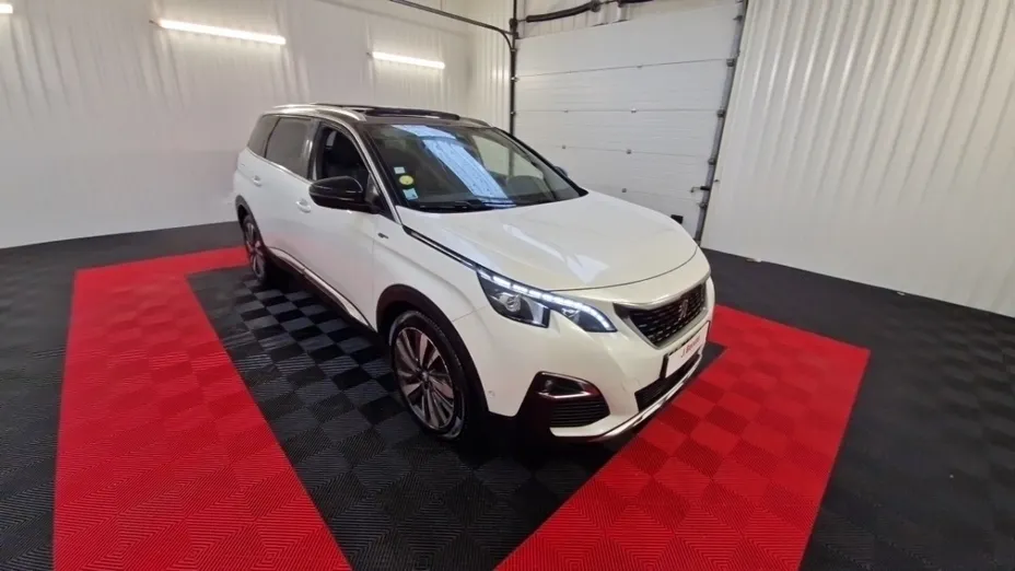 PEUGEOT 5008 -