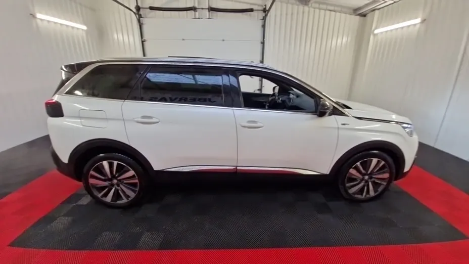 PEUGEOT 5008 -