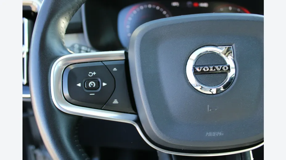 VOLVO XC40 -