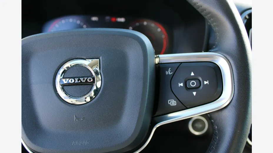 VOLVO XC40 -