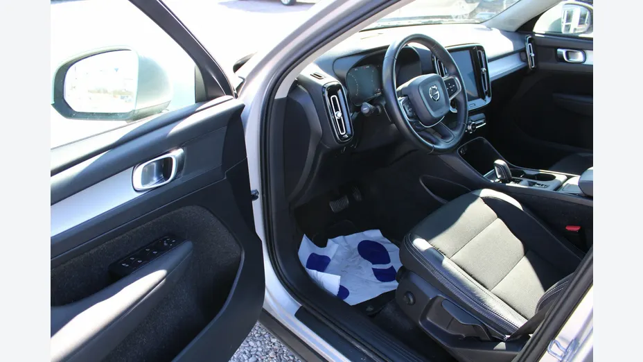 VOLVO XC40 -