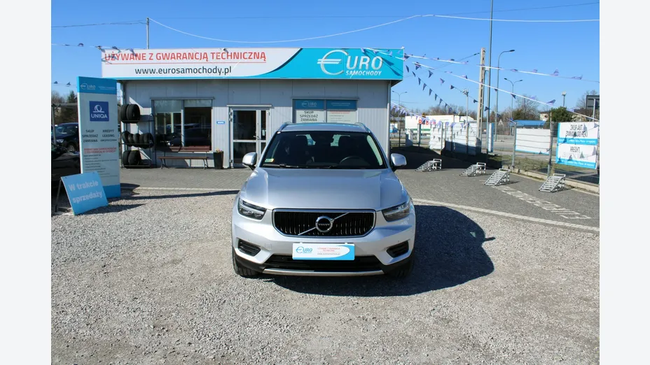 VOLVO XC40 -