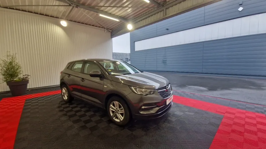 OPEL Grandland -