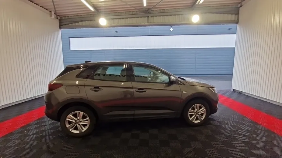 OPEL Grandland -