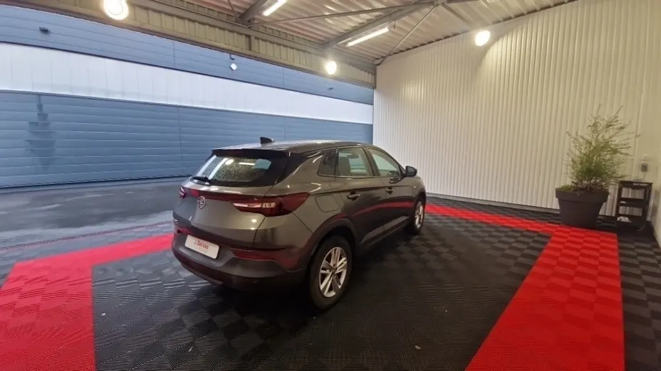 OPEL Grandland -