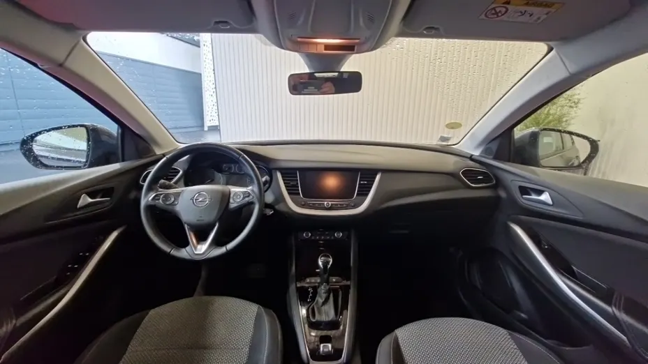 OPEL Grandland -