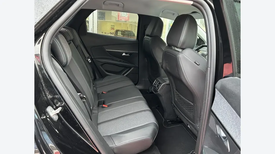 PEUGEOT 3008 -