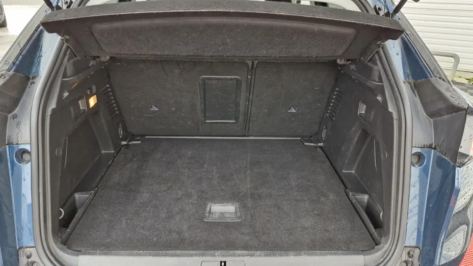 PEUGEOT 3008 -