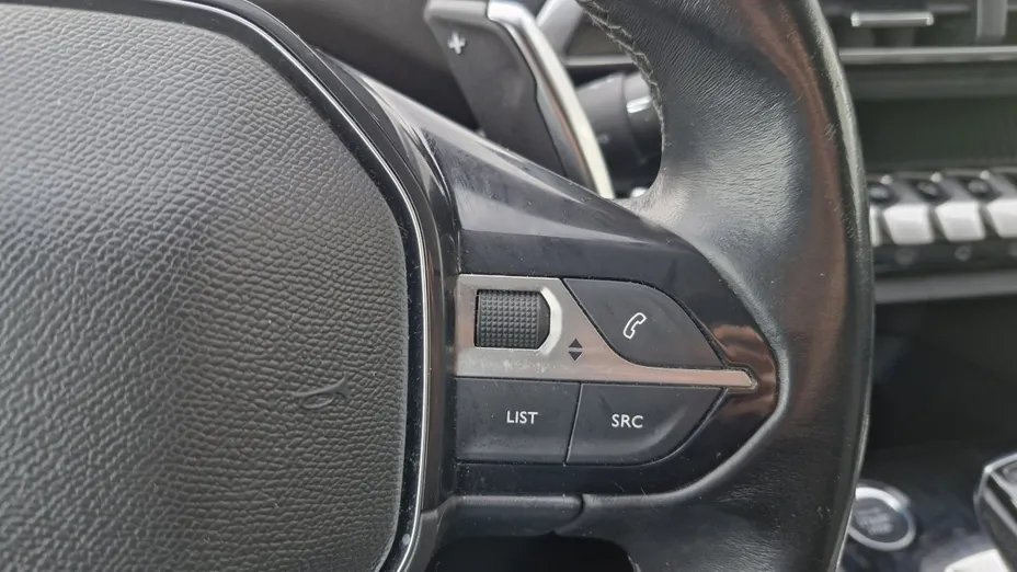 PEUGEOT 3008 -