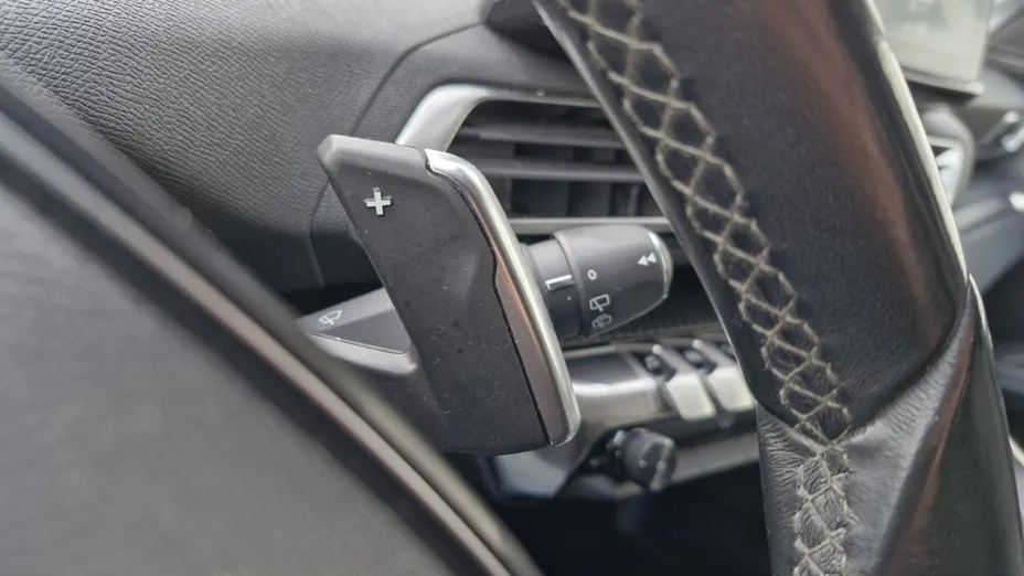 PEUGEOT 3008 -