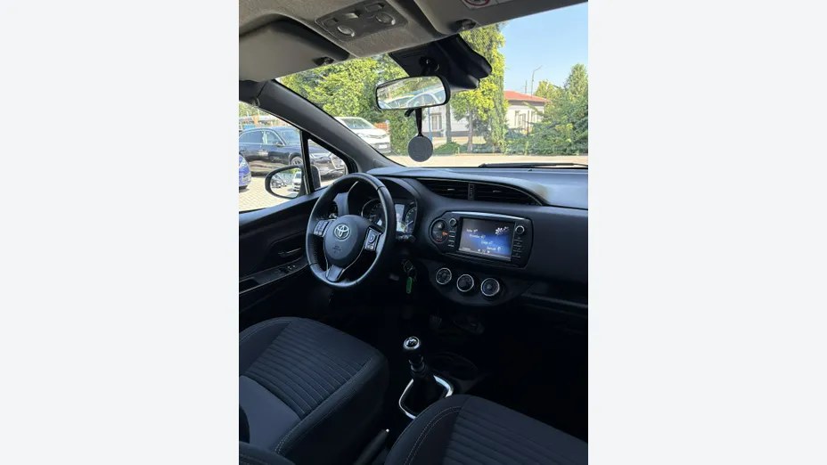 TOYOTA Yaris -
