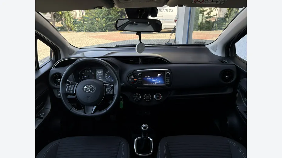 TOYOTA Yaris -